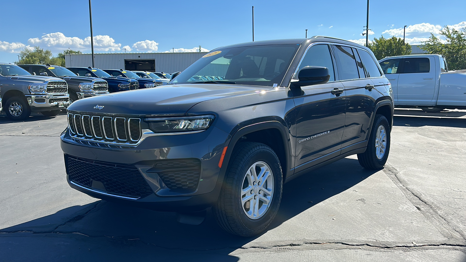 2025 Jeep Grand Cherokee LAREDO 4X4 7