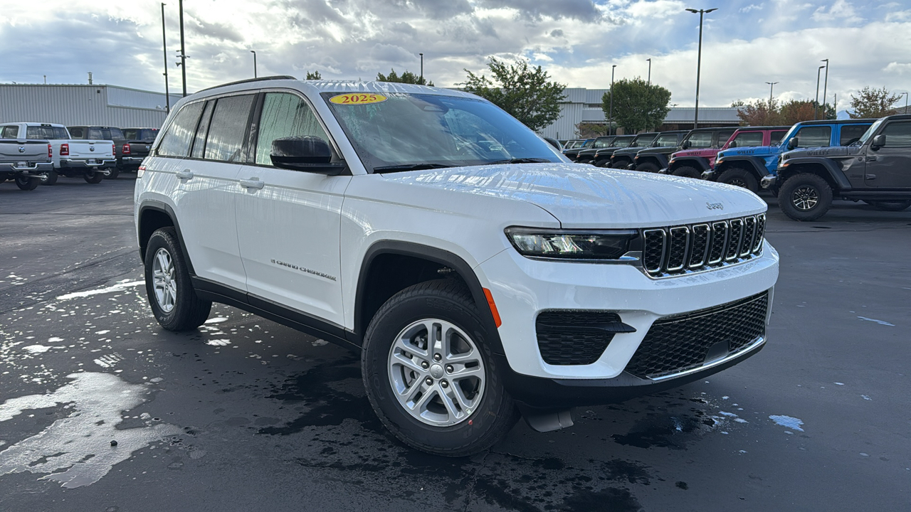 2025 Jeep Grand Cherokee LAREDO 4X4 1