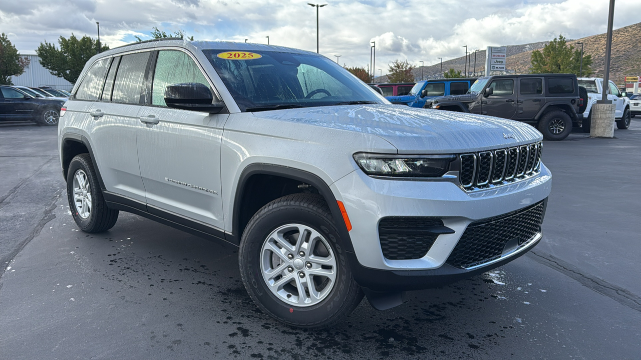 2025 Jeep Grand Cherokee LAREDO 4X4 1