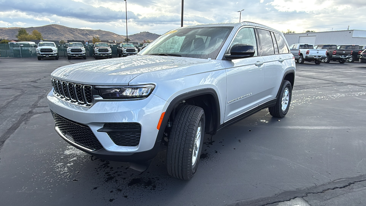 2025 Jeep Grand Cherokee LAREDO 4X4 7