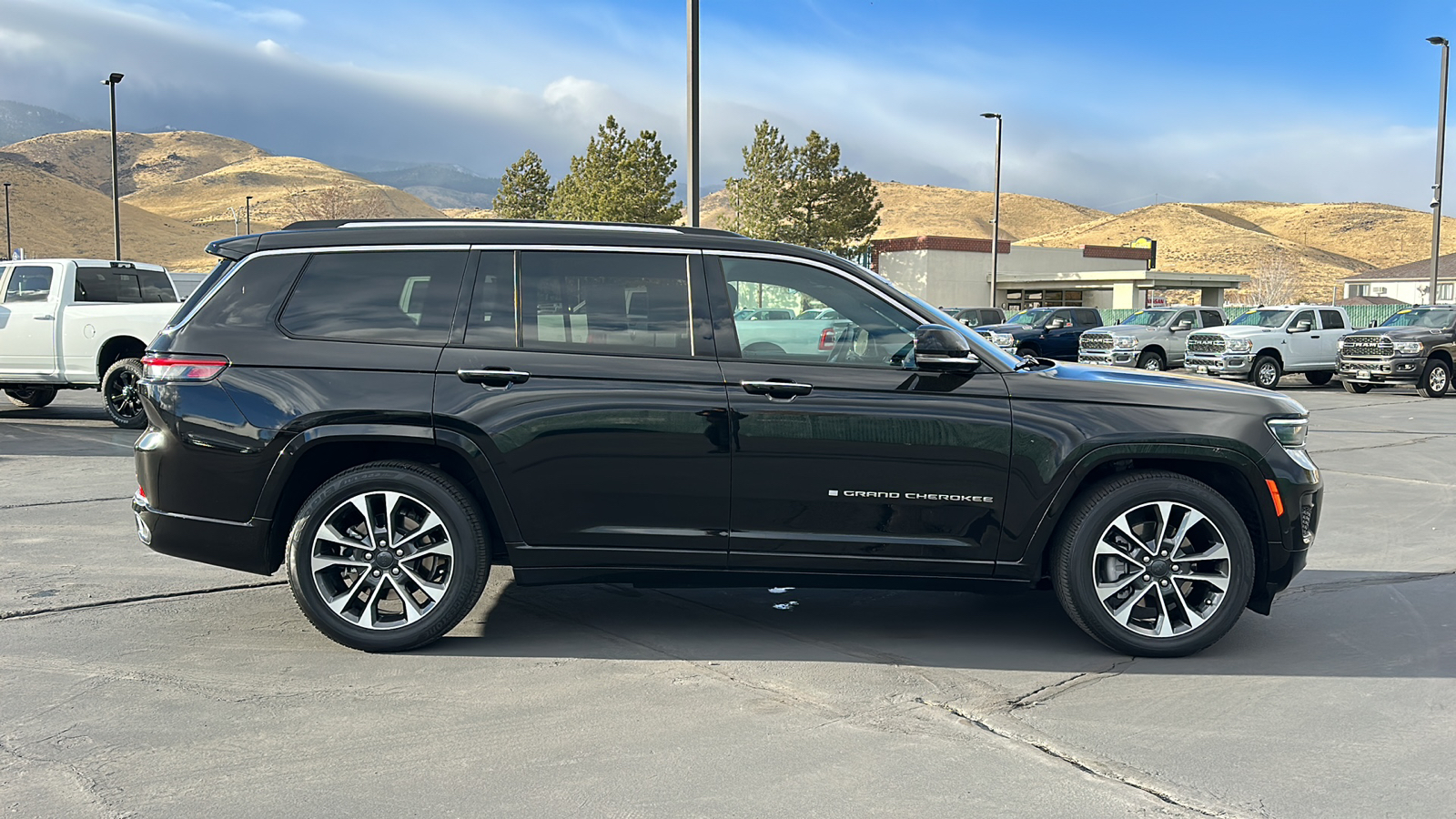 2021 Jeep Grand Cherokee L Overland 2