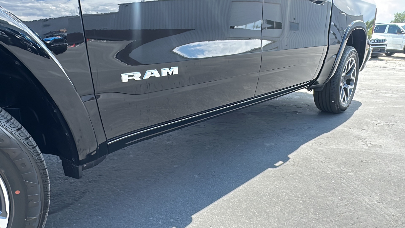 2025 Ram 1500 LARAMIE CREW CAB 4X4 57 BOX 12