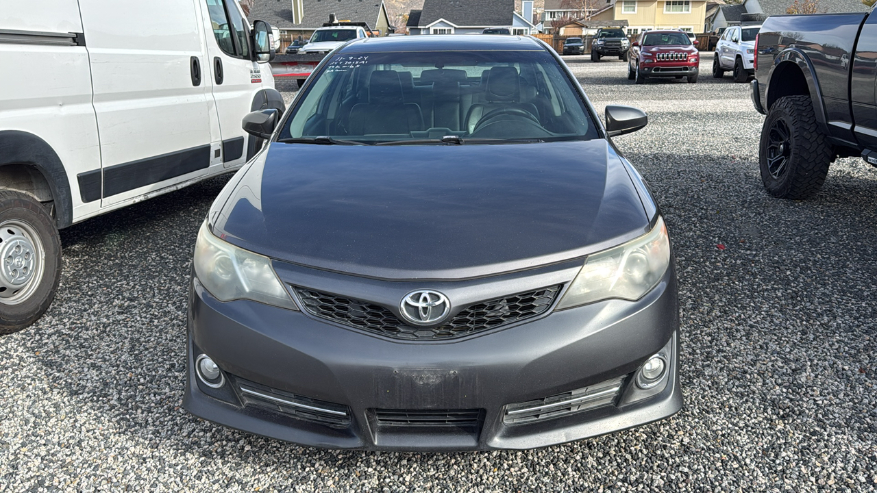 2014 Toyota Camry SE 2