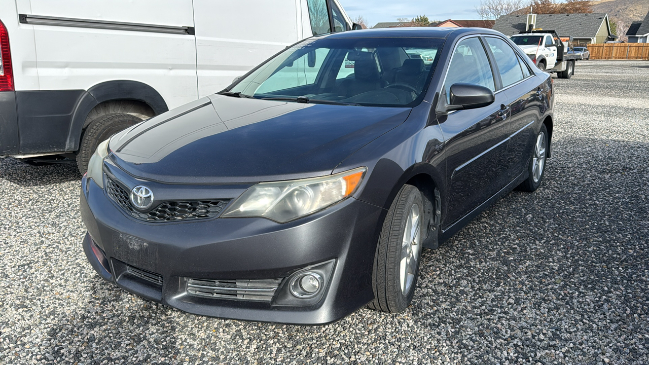 2014 Toyota Camry SE 3