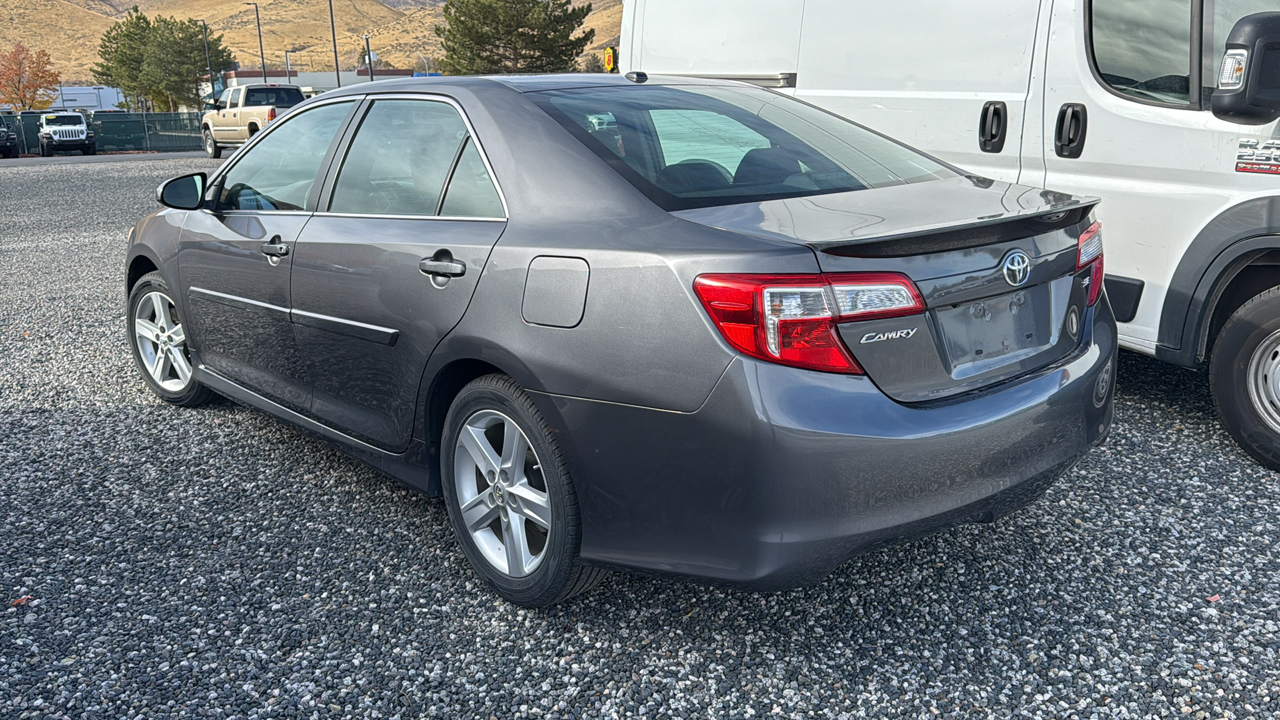 2014 Toyota Camry SE 4