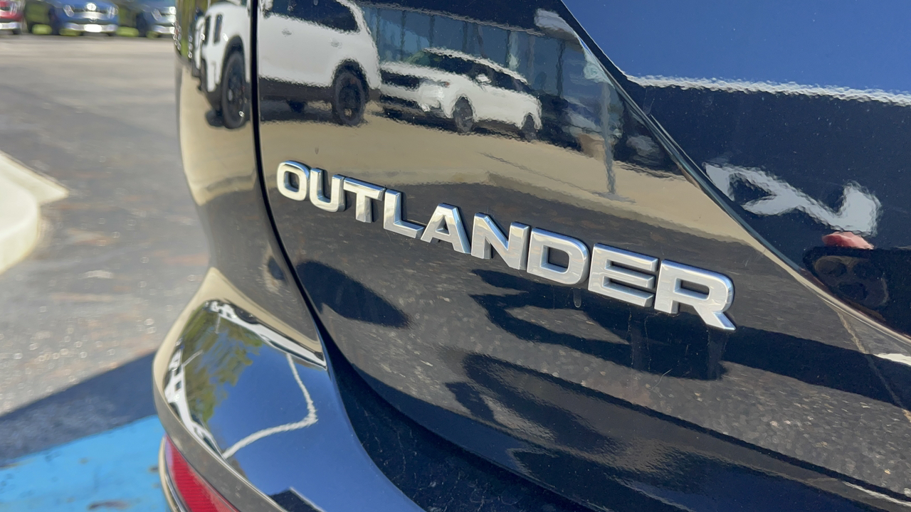 2022 Mitsubishi Outlander SE 9