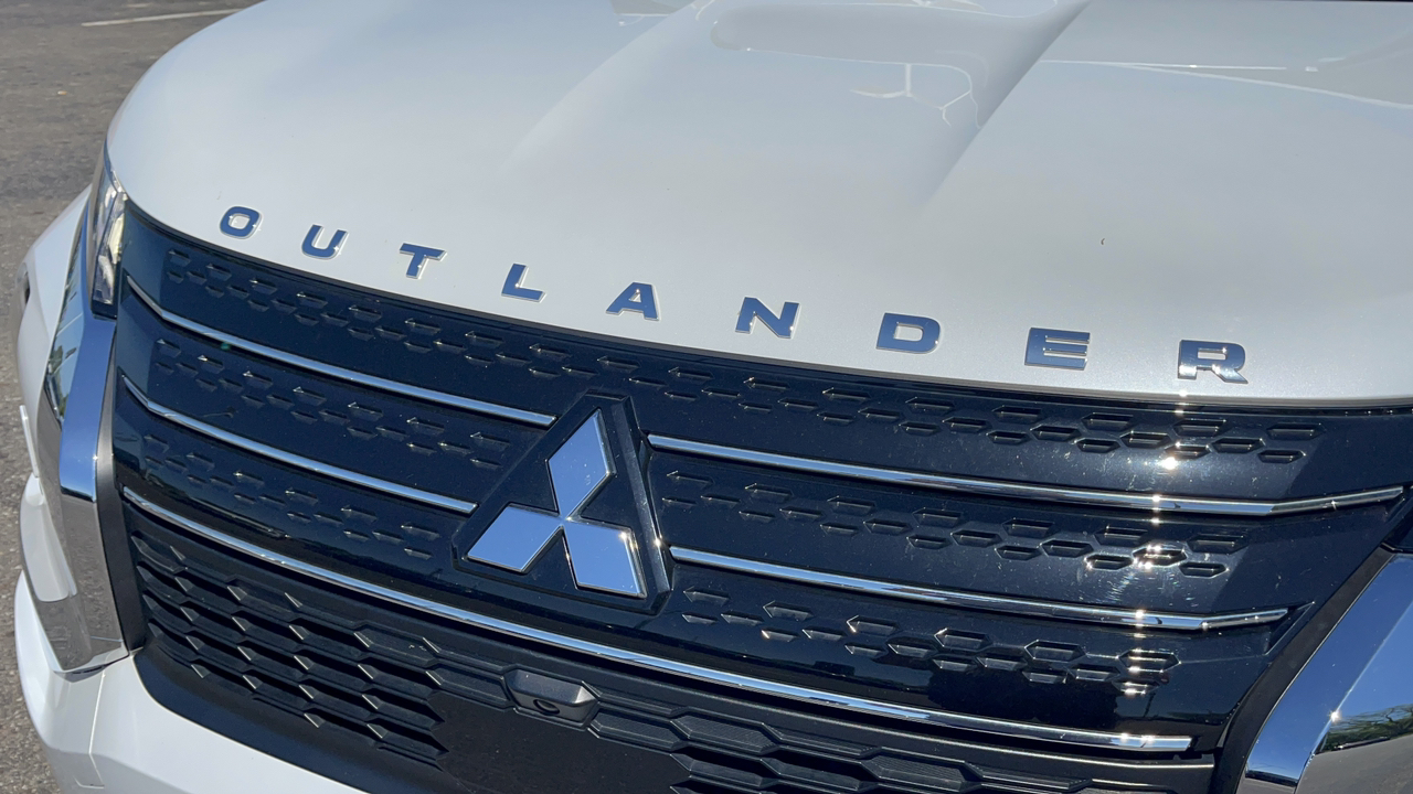 2022 Mitsubishi Outlander ES 12