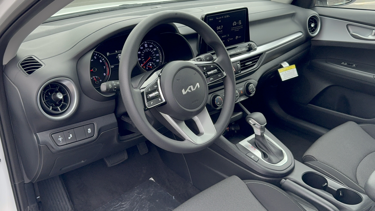 2024 Kia Forte LXS 23