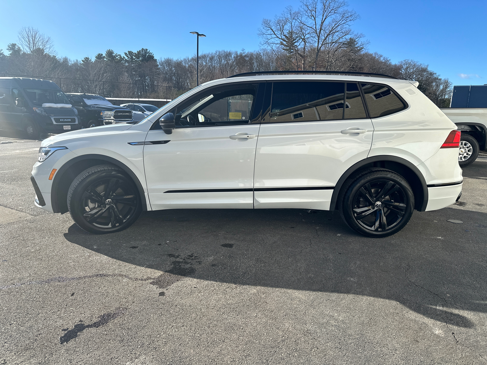 2023 Volkswagen Tiguan 2.0T SE R-Line Black 5