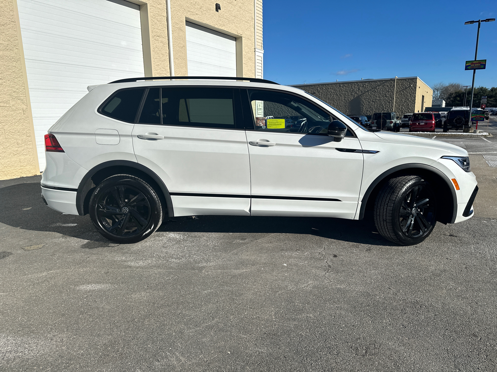 2023 Volkswagen Tiguan 2.0T SE R-Line Black 11