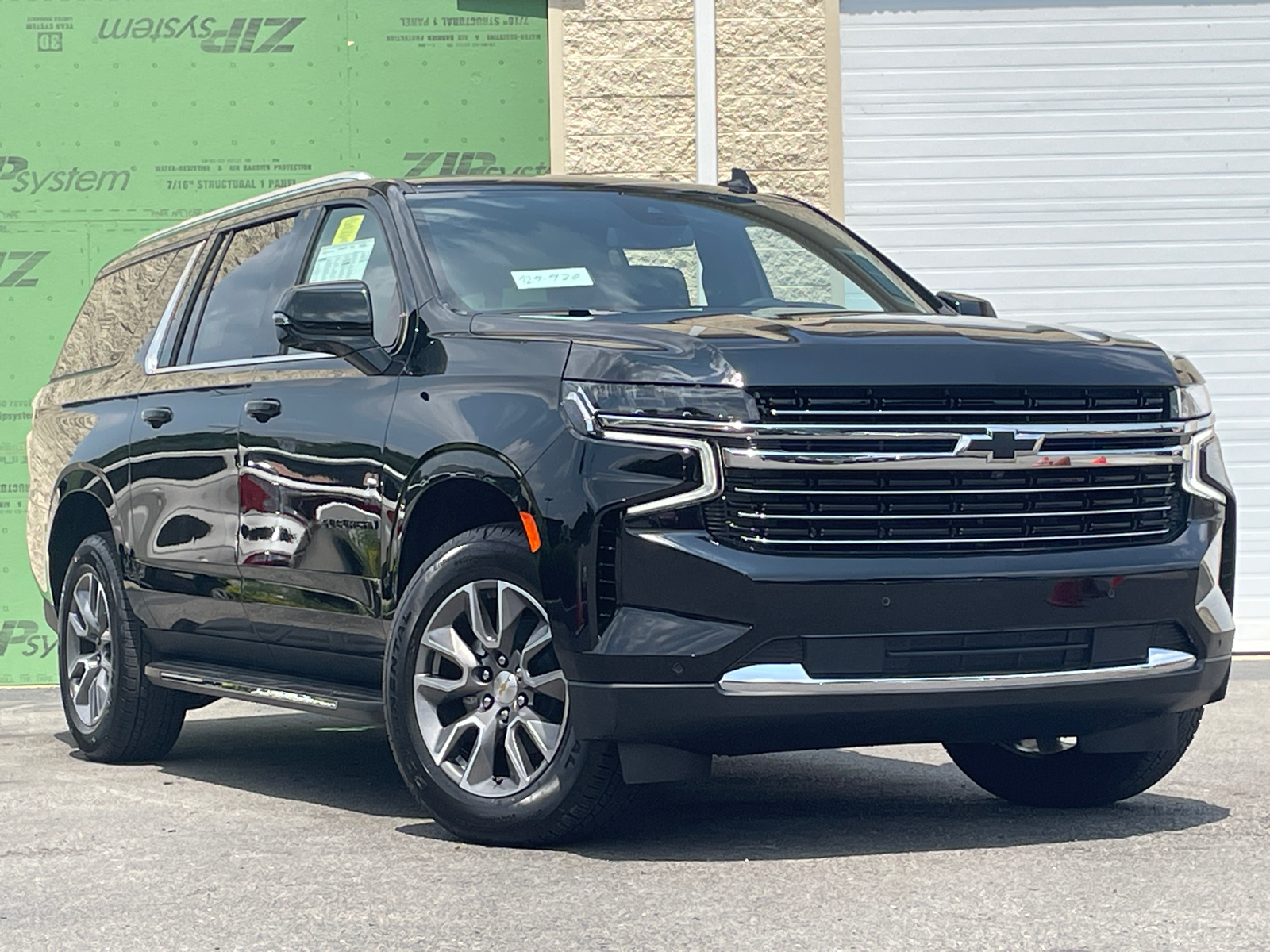 2024 Chevrolet Suburban LT 2