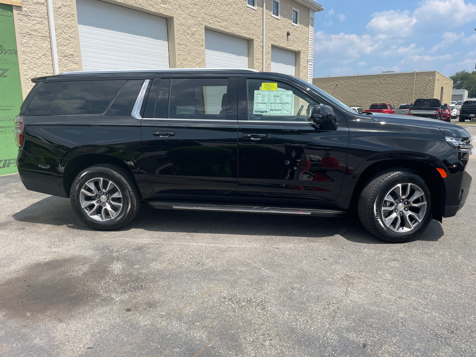 2024 Chevrolet Suburban LT 15