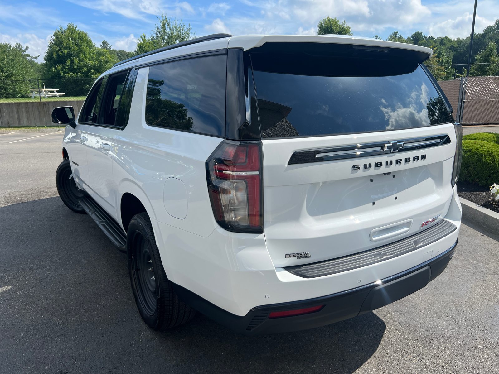 2024 Chevrolet Suburban RST 8