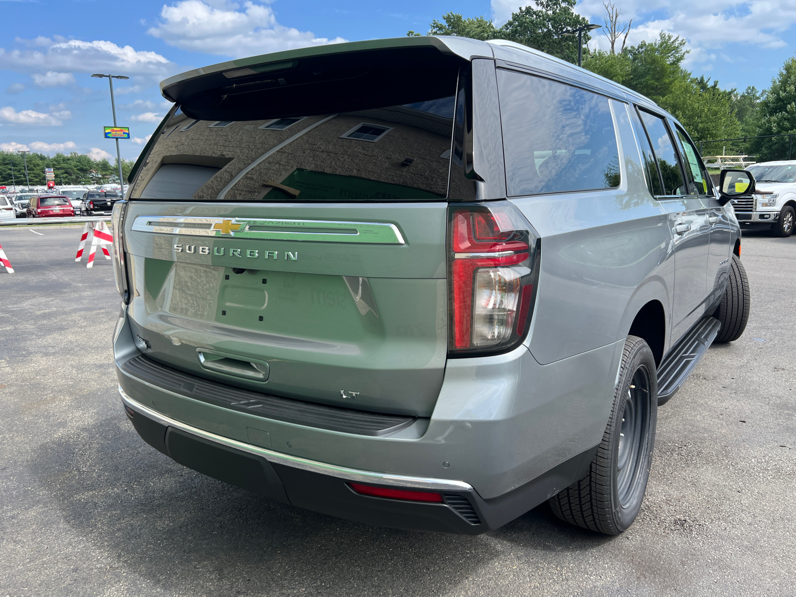 2024 Chevrolet Suburban LT 10