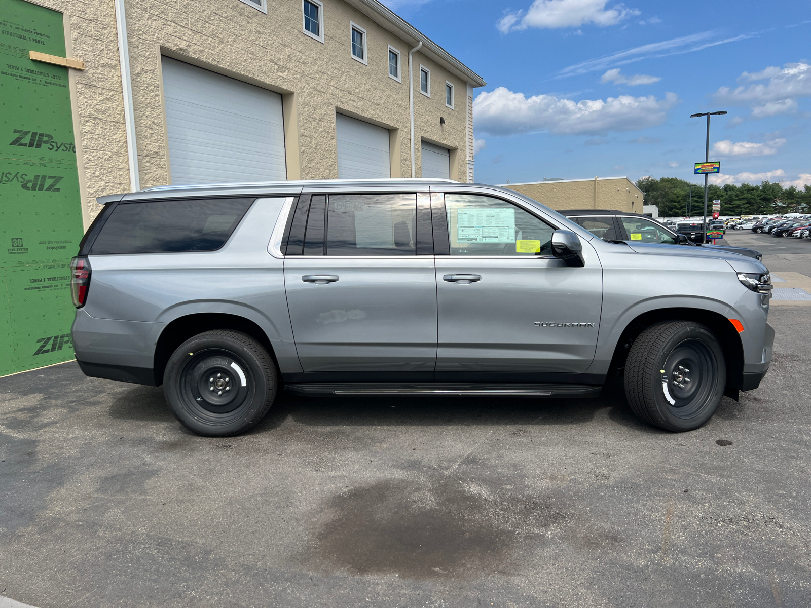 2024 Chevrolet Suburban LT 11