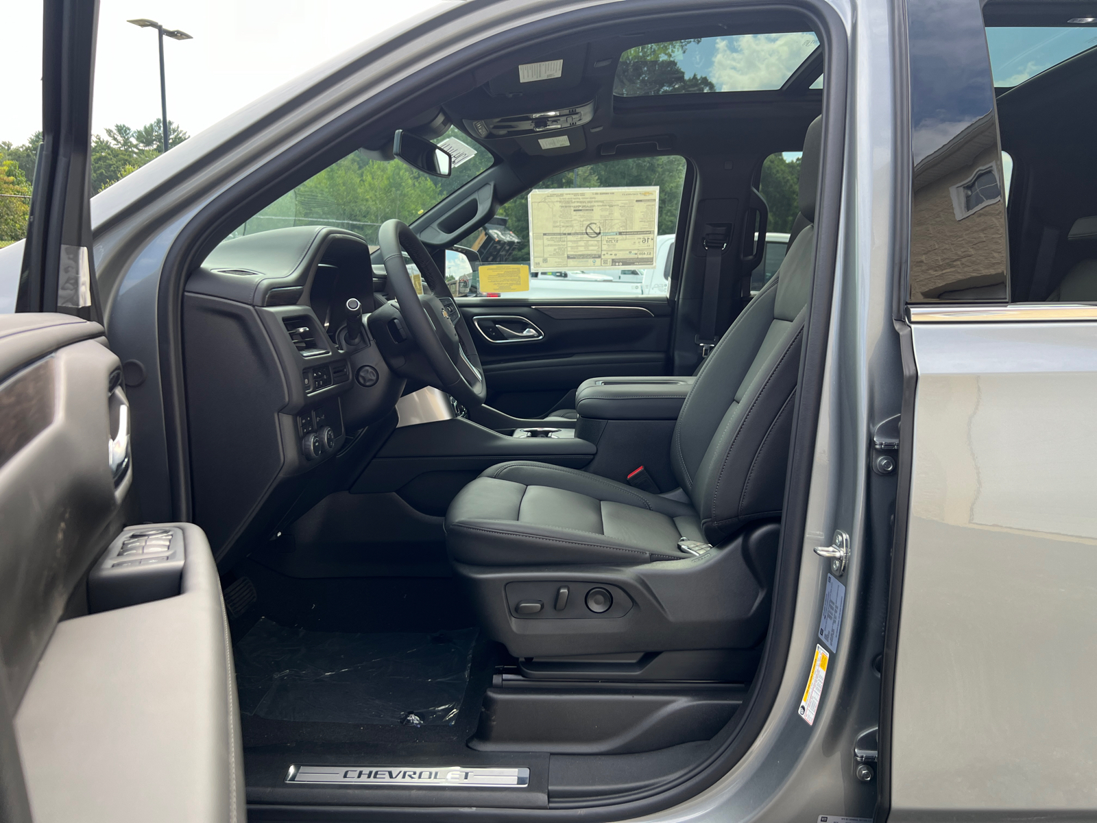 2024 Chevrolet Suburban LT 31