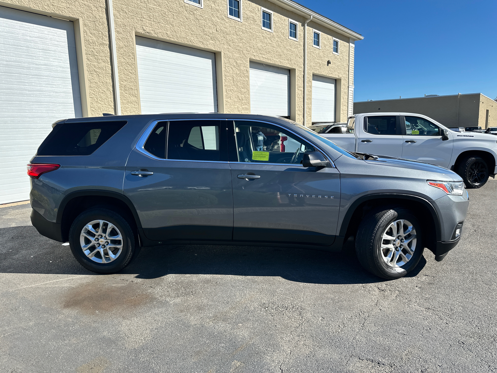 2021 Chevrolet Traverse LS 11