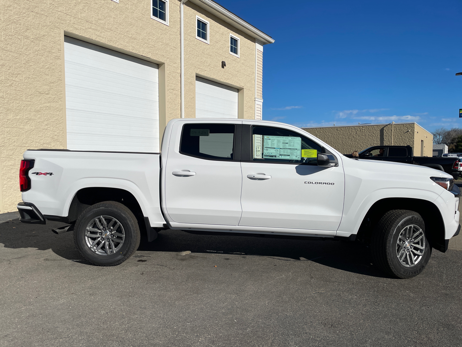 2024 Chevrolet Colorado LT 13