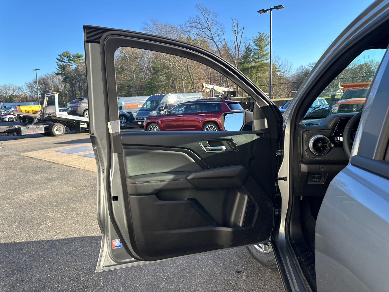 2024 Chevrolet Colorado LT 17