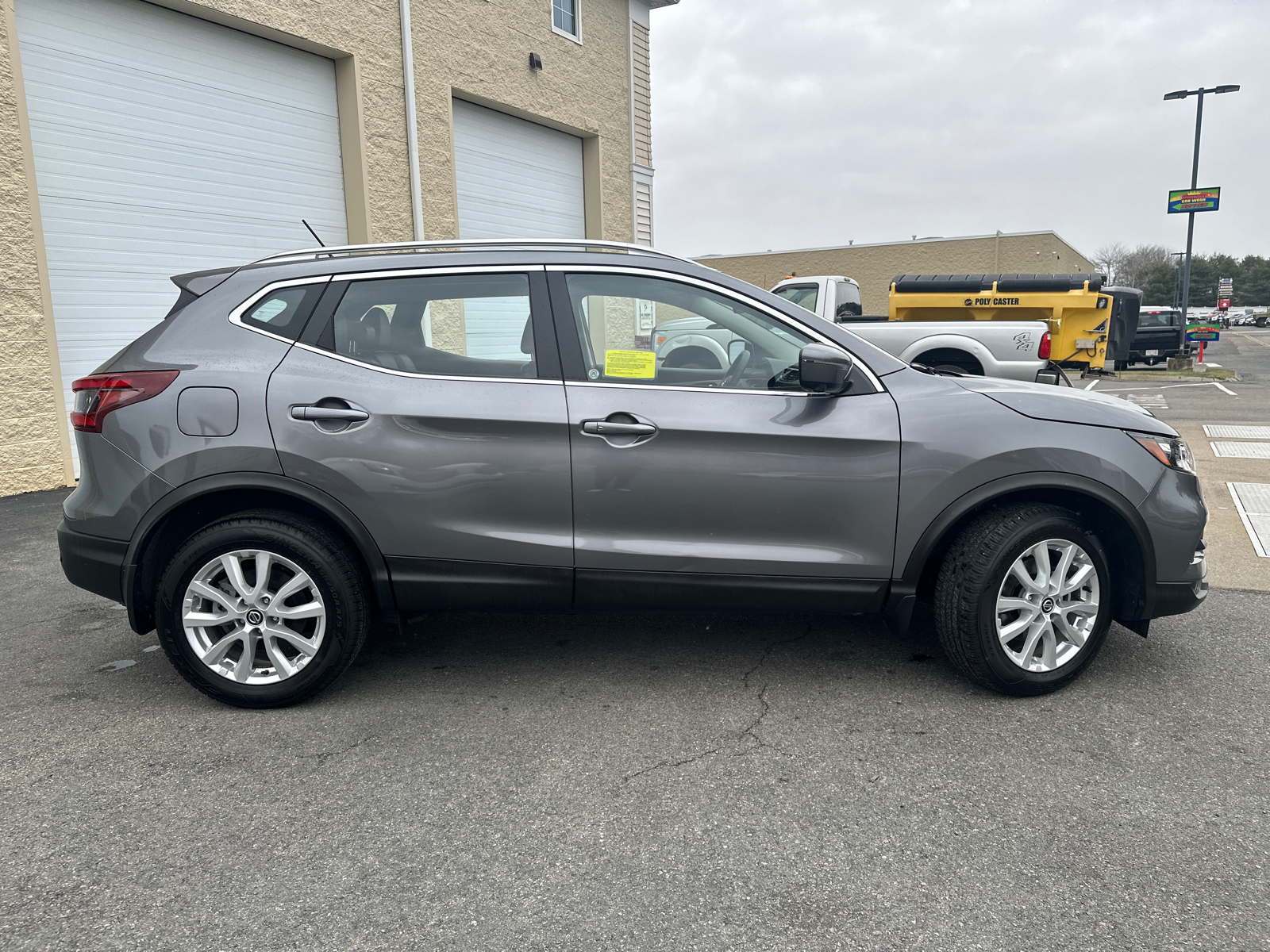 2020 Nissan Rogue Sport SV 11