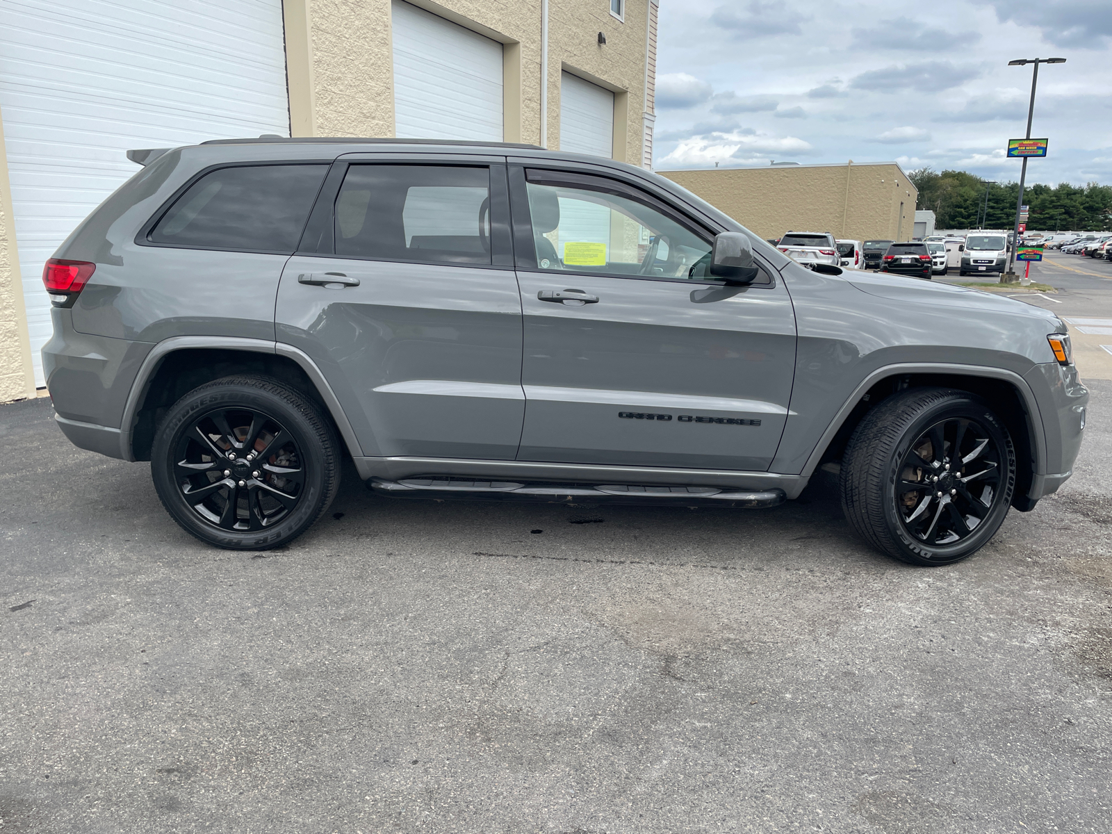 2020 Jeep Grand Cherokee Altitude 14