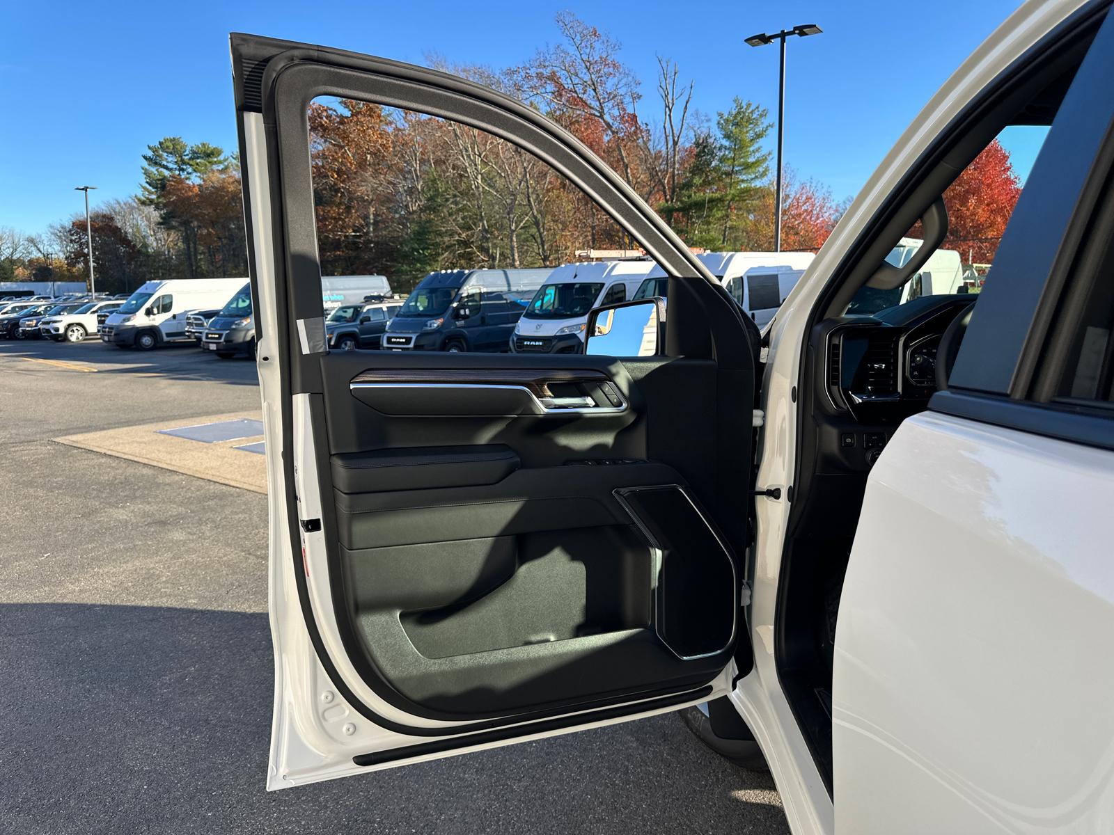 2025 Chevrolet Silverado 1500 LT 18