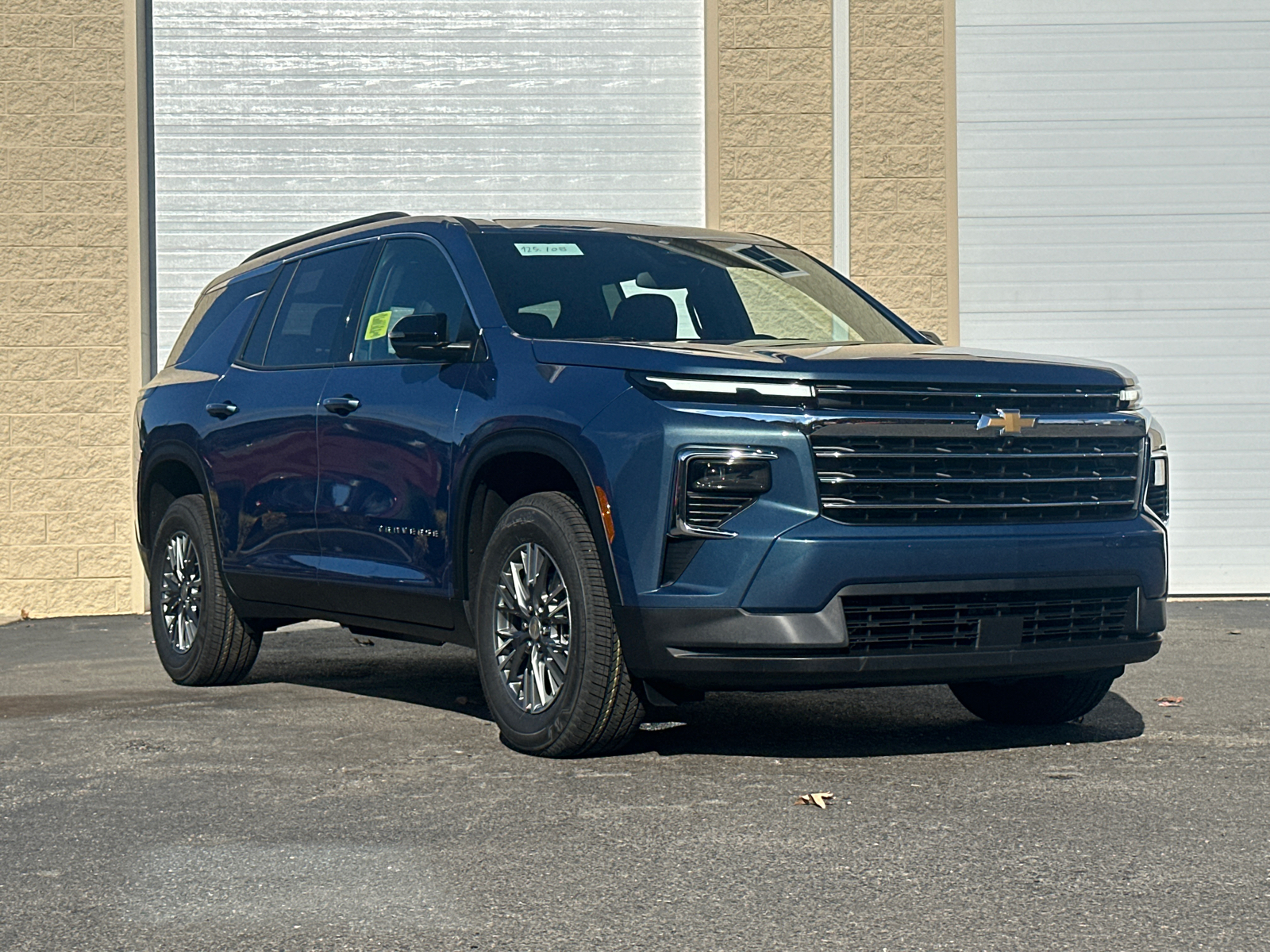 2025 Chevrolet Traverse LT 2