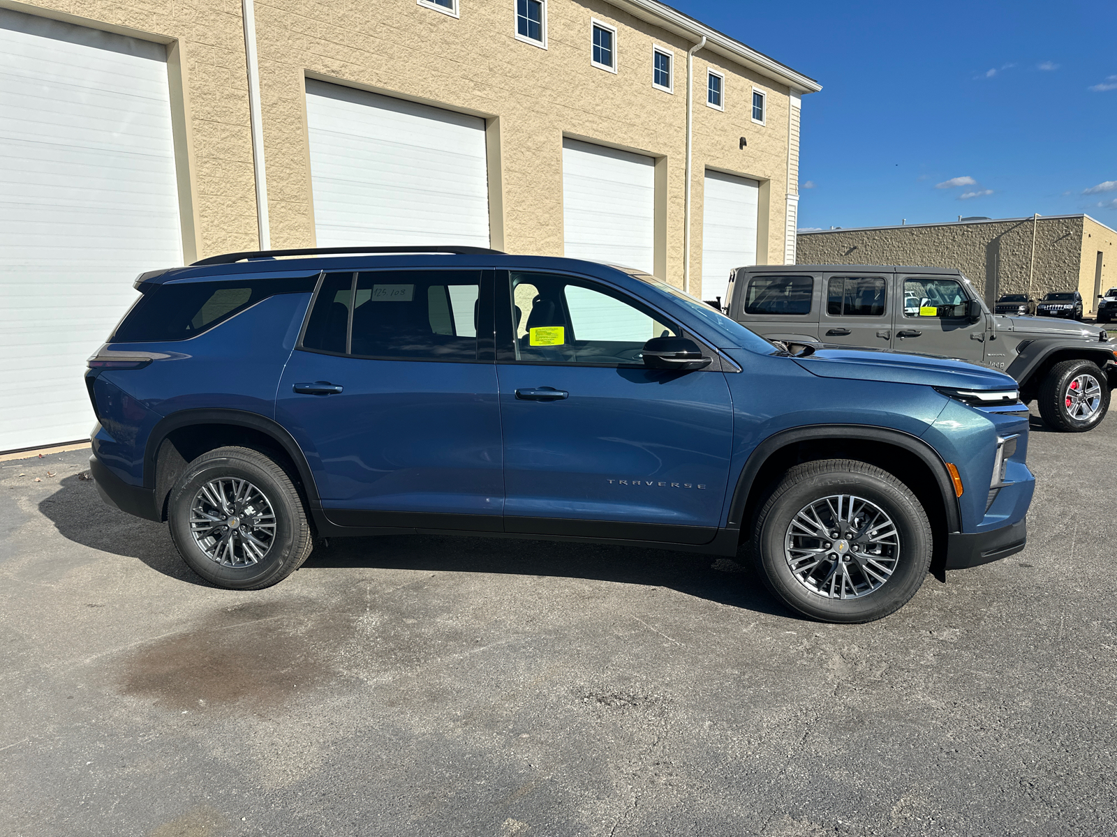 2025 Chevrolet Traverse LT 11