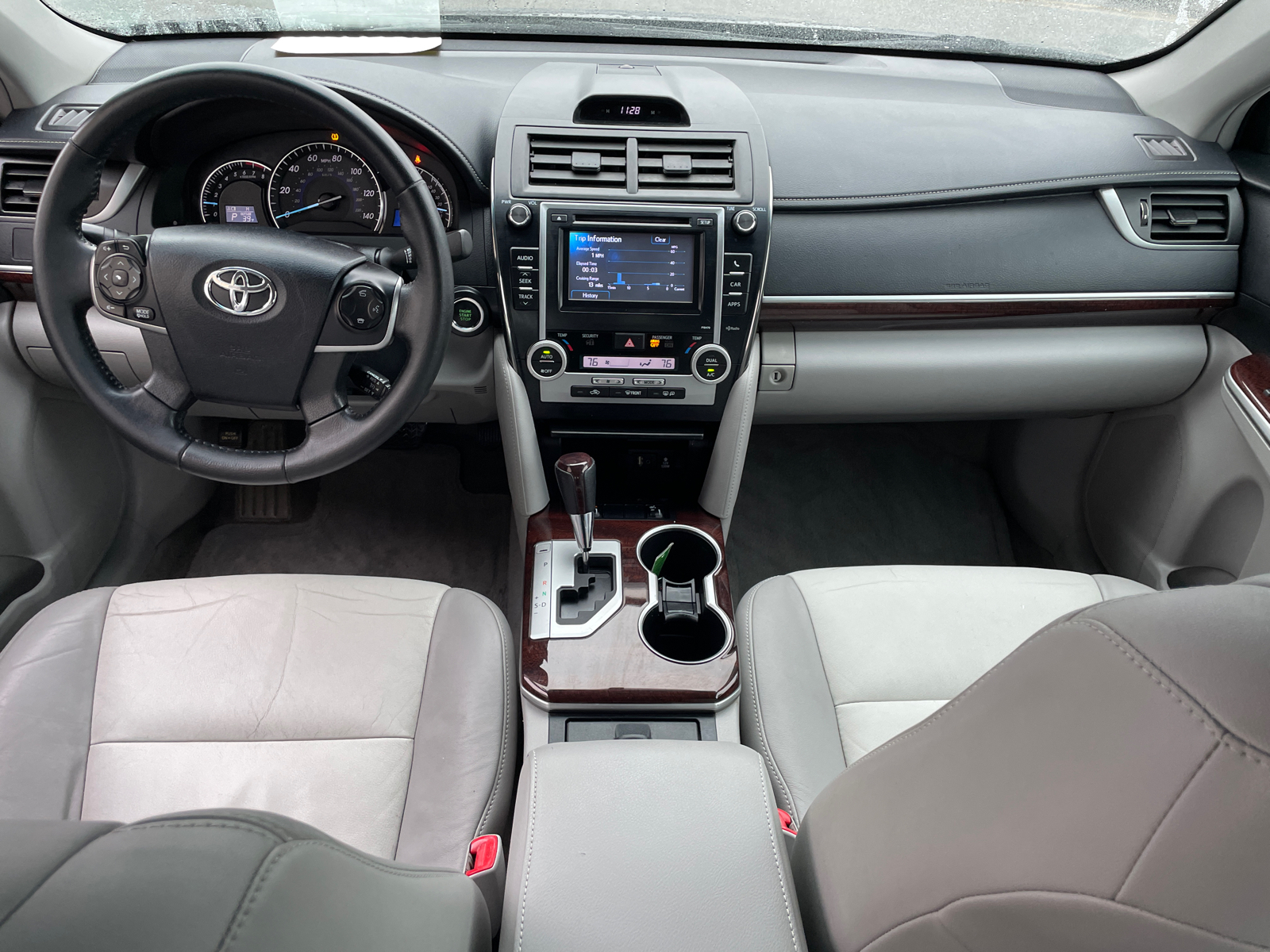 2014 Toyota Camry XLE 16