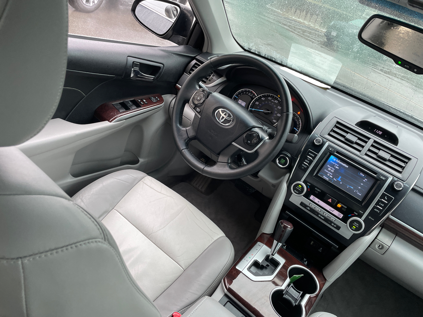 2014 Toyota Camry XLE 17