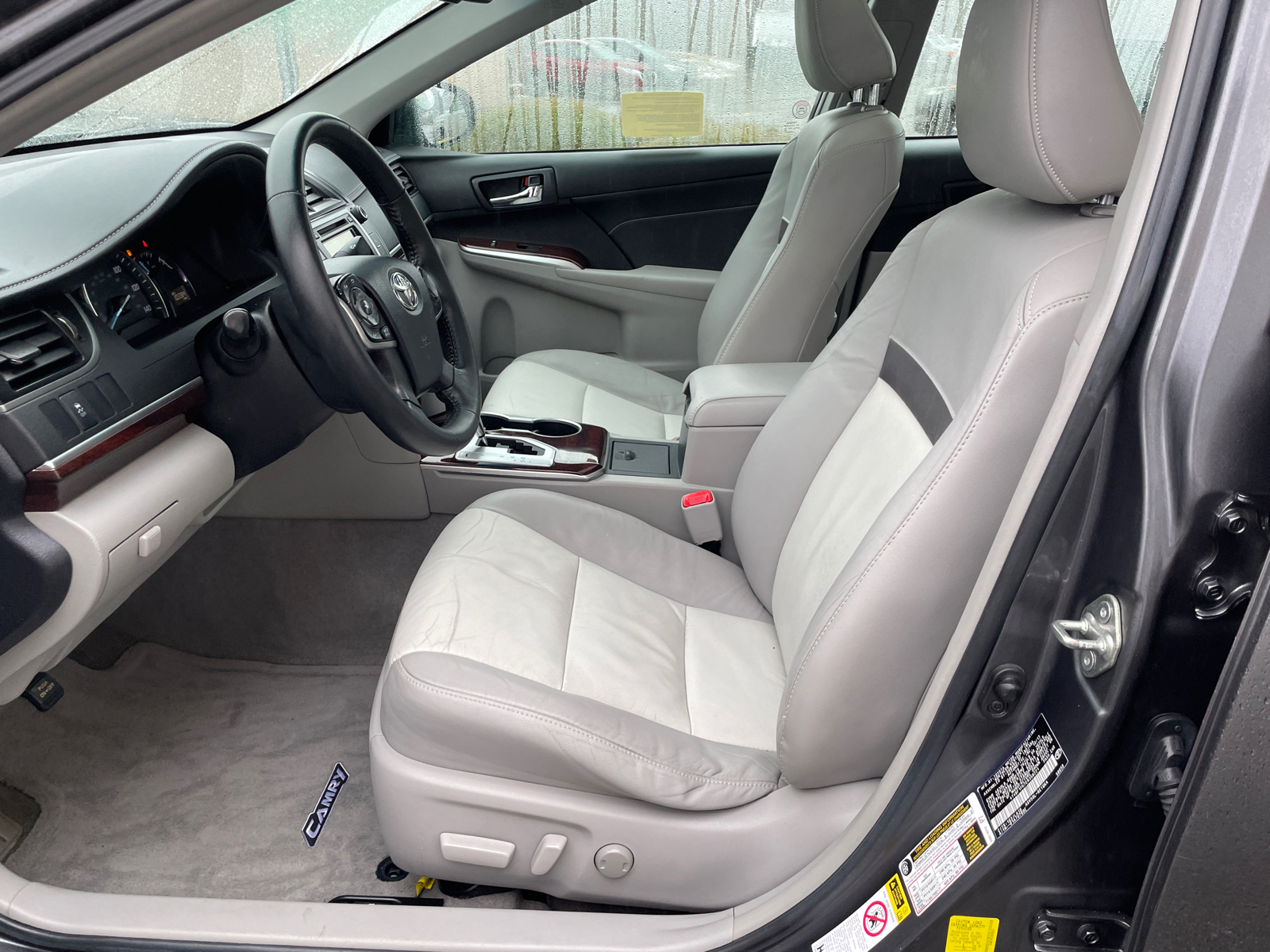 2014 Toyota Camry XLE 34