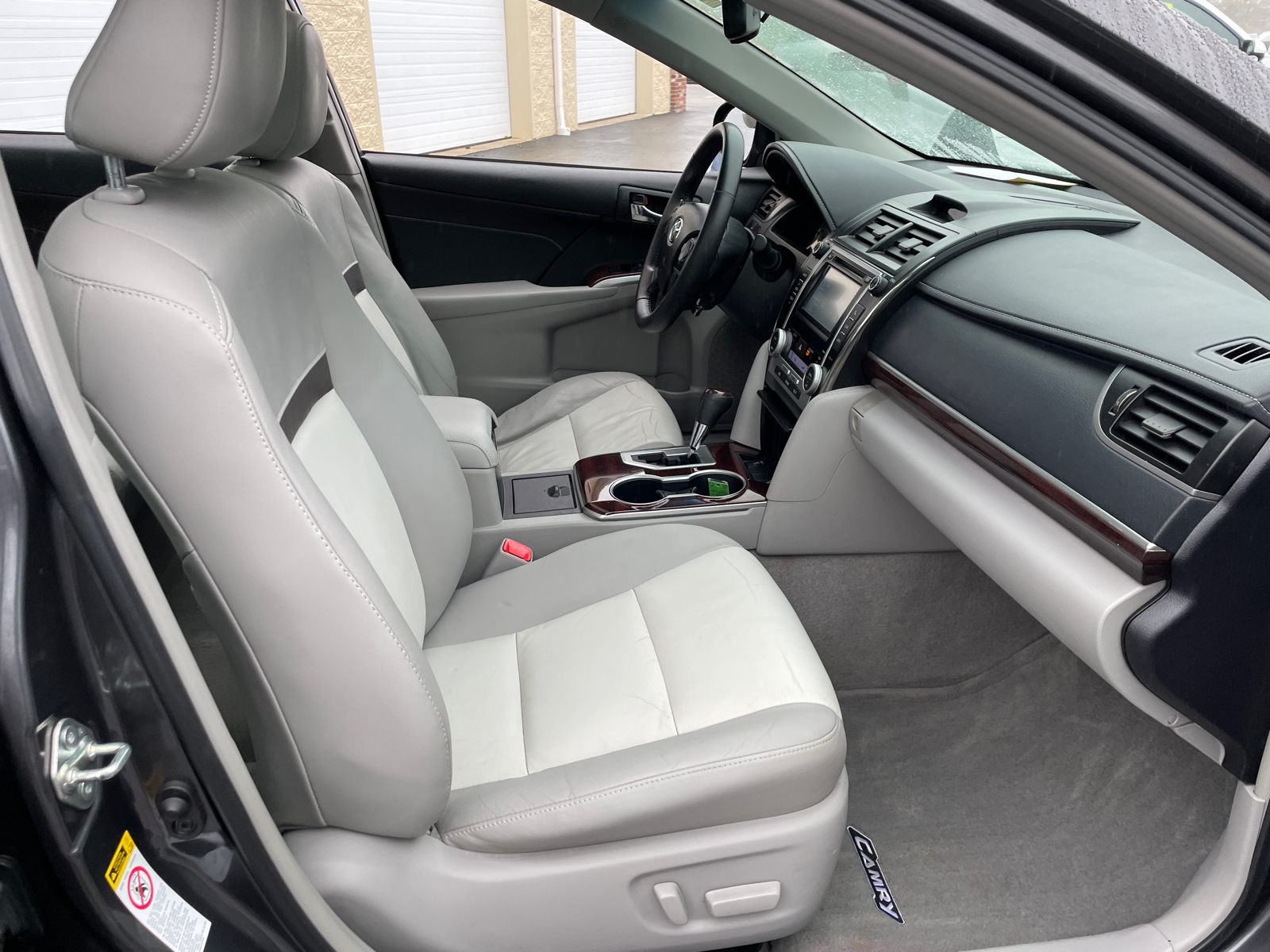 2014 Toyota Camry XLE 37