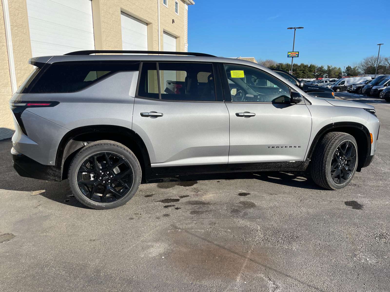 2025 Chevrolet Traverse RS 16