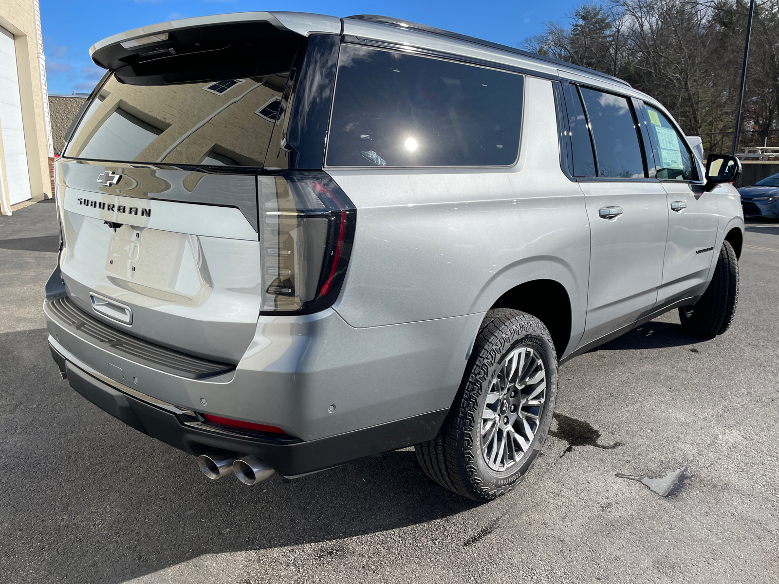 2025 Chevrolet Suburban Z71 13