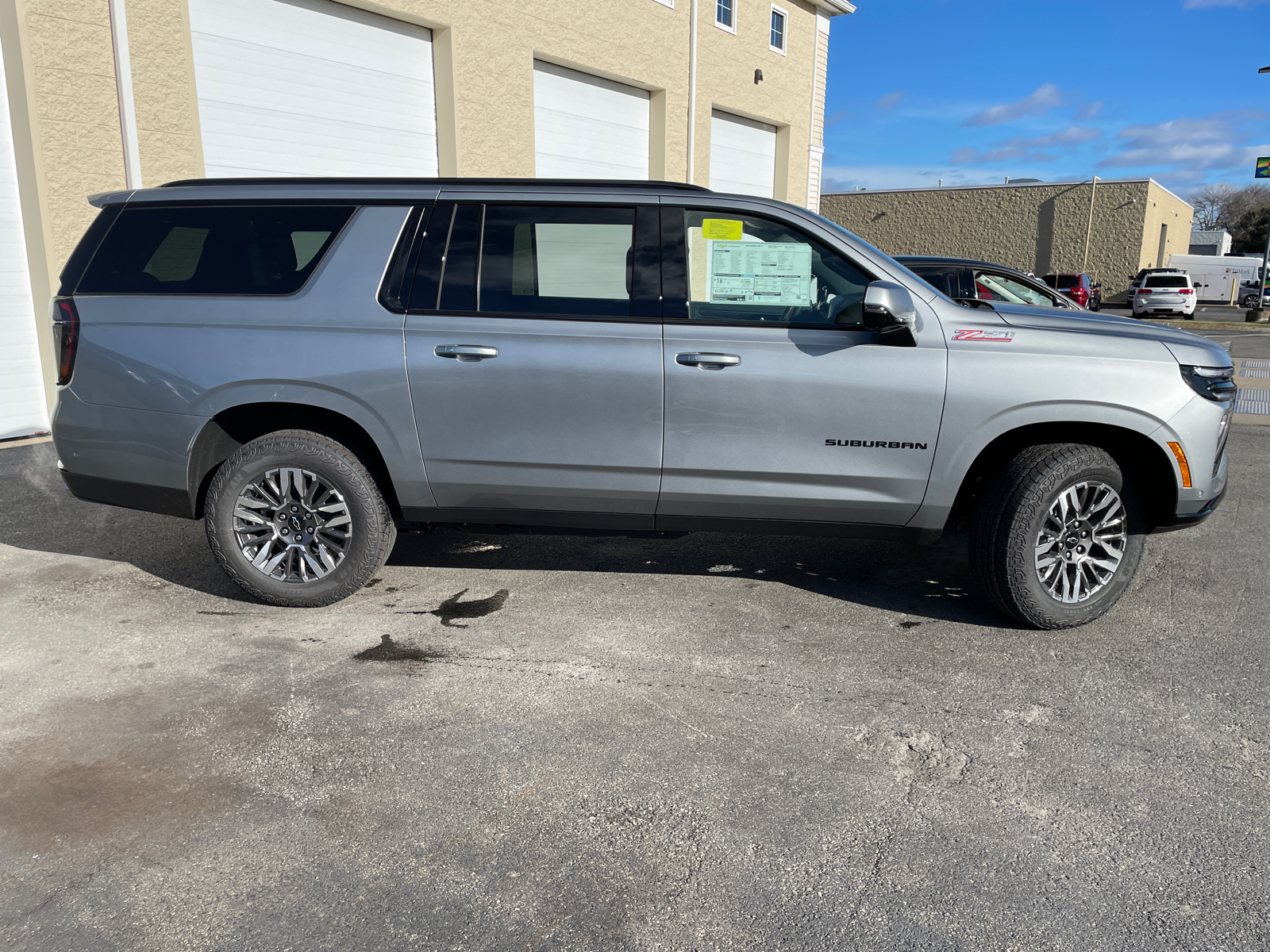 2025 Chevrolet Suburban Z71 14