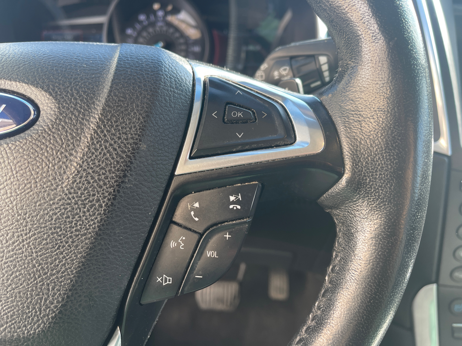 2015 Ford Edge Titanium 30