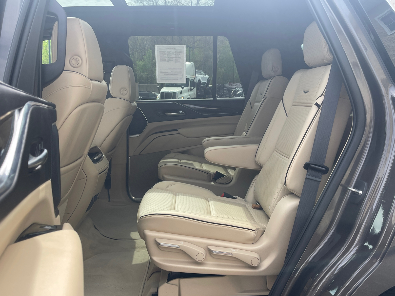 2021 Cadillac Escalade Premium Luxury 16