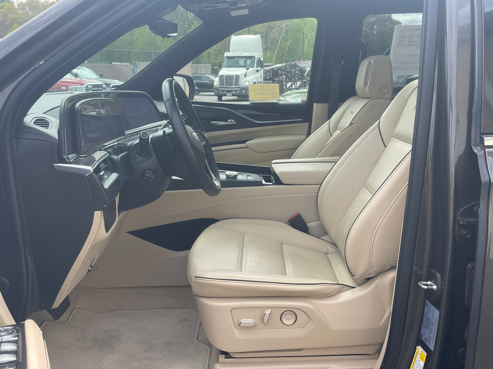 2021 Cadillac Escalade Premium Luxury 37
