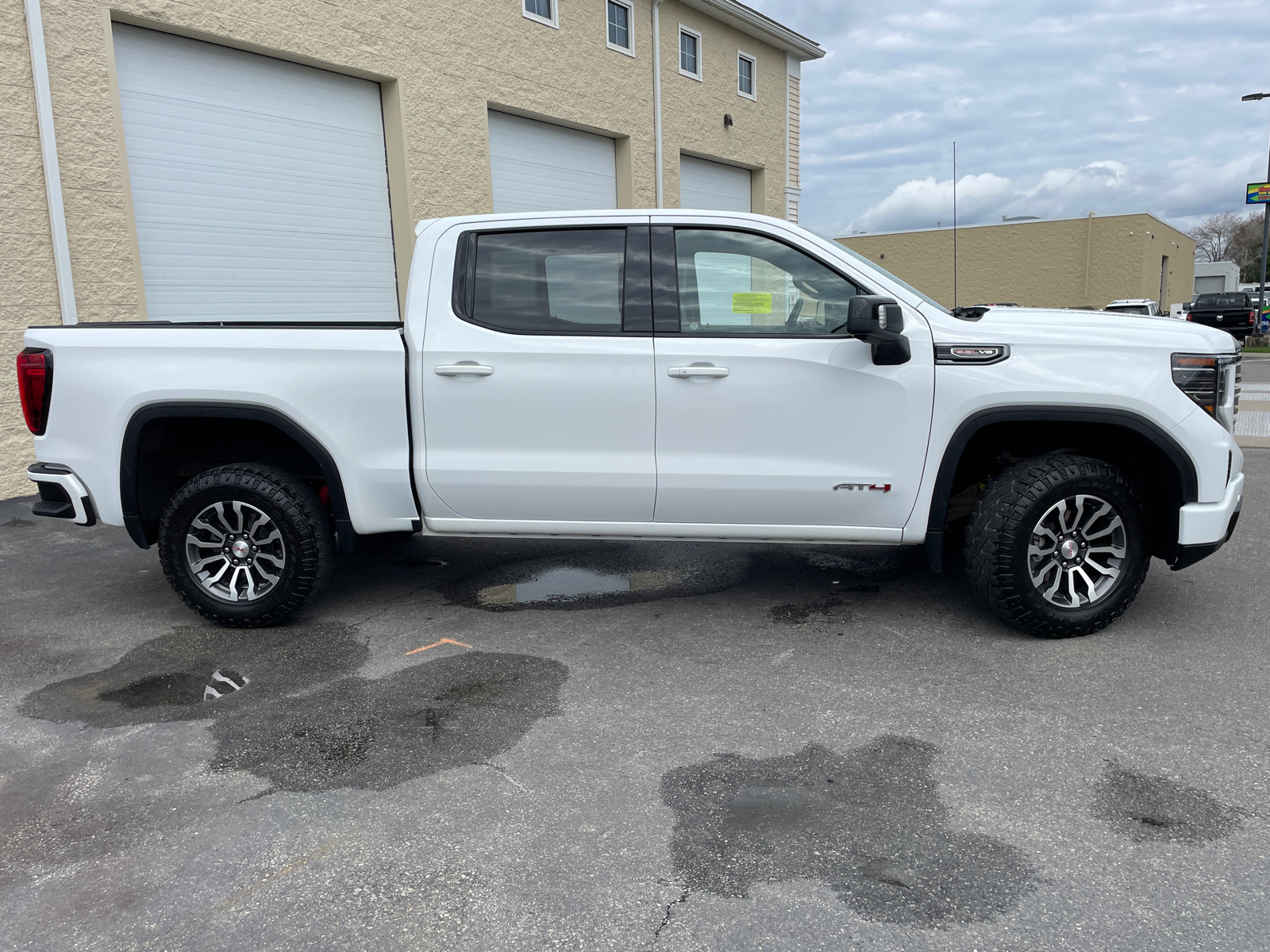 2023 GMC Sierra 1500 AT4 14