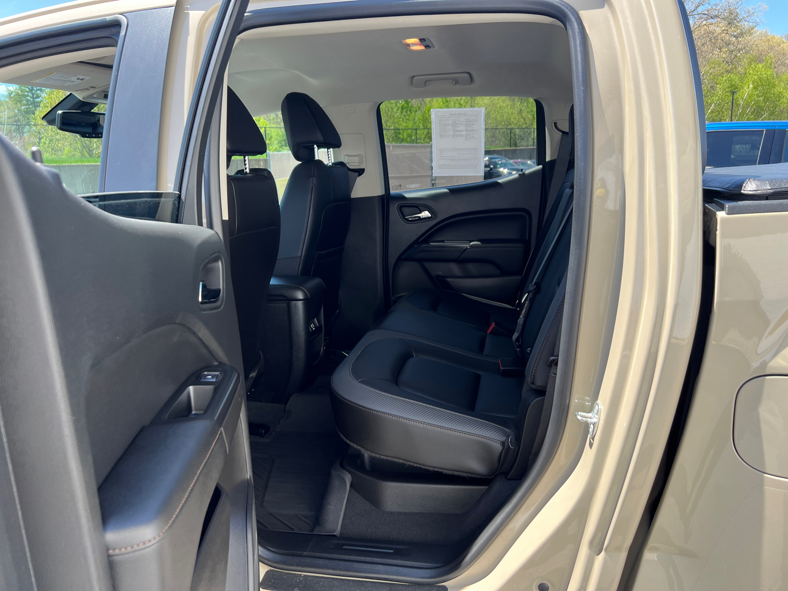 2022 GMC Canyon AT4 w/Leather 13