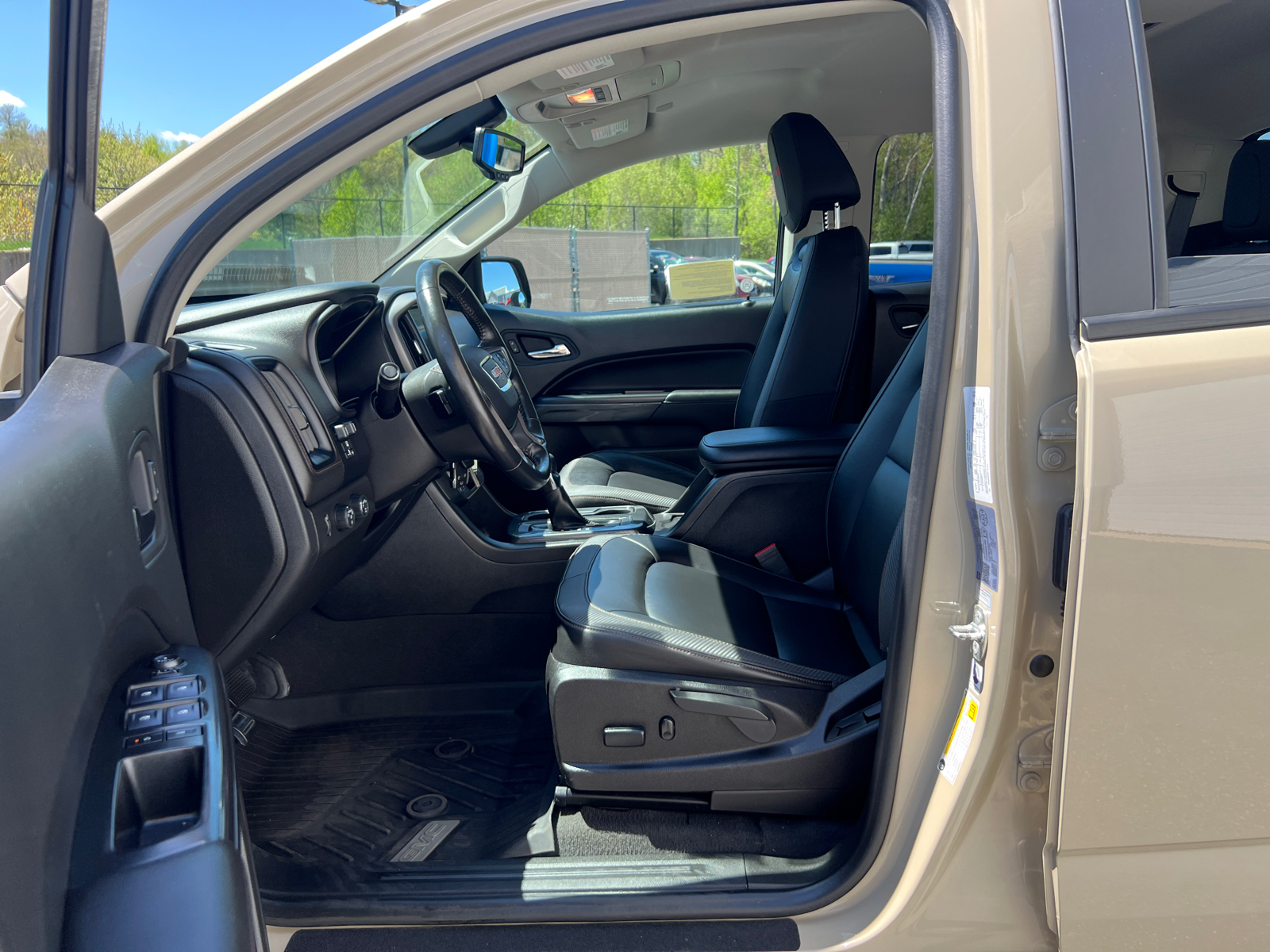 2022 GMC Canyon AT4 w/Leather 33