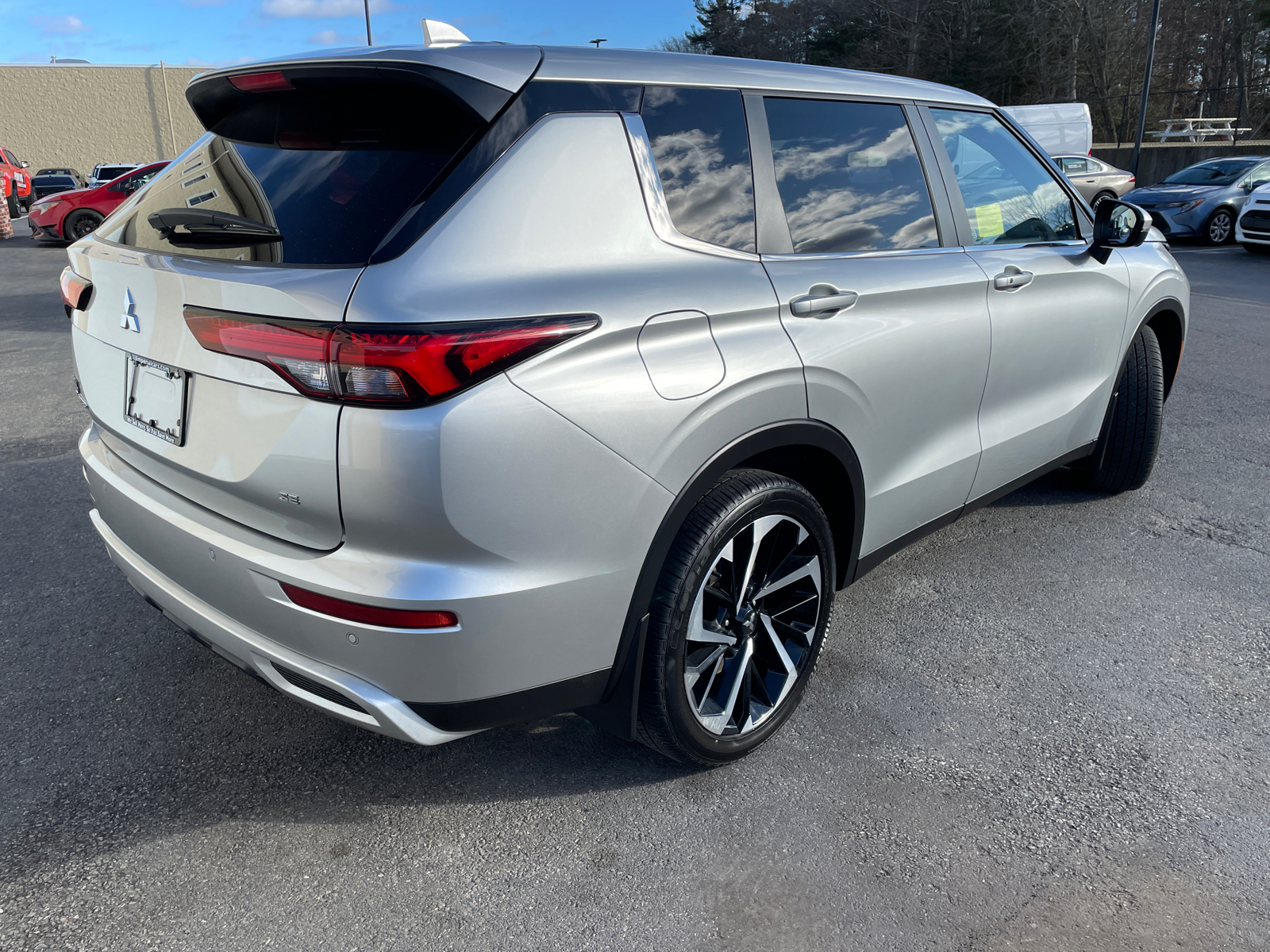 2024 Mitsubishi Outlander SE 14