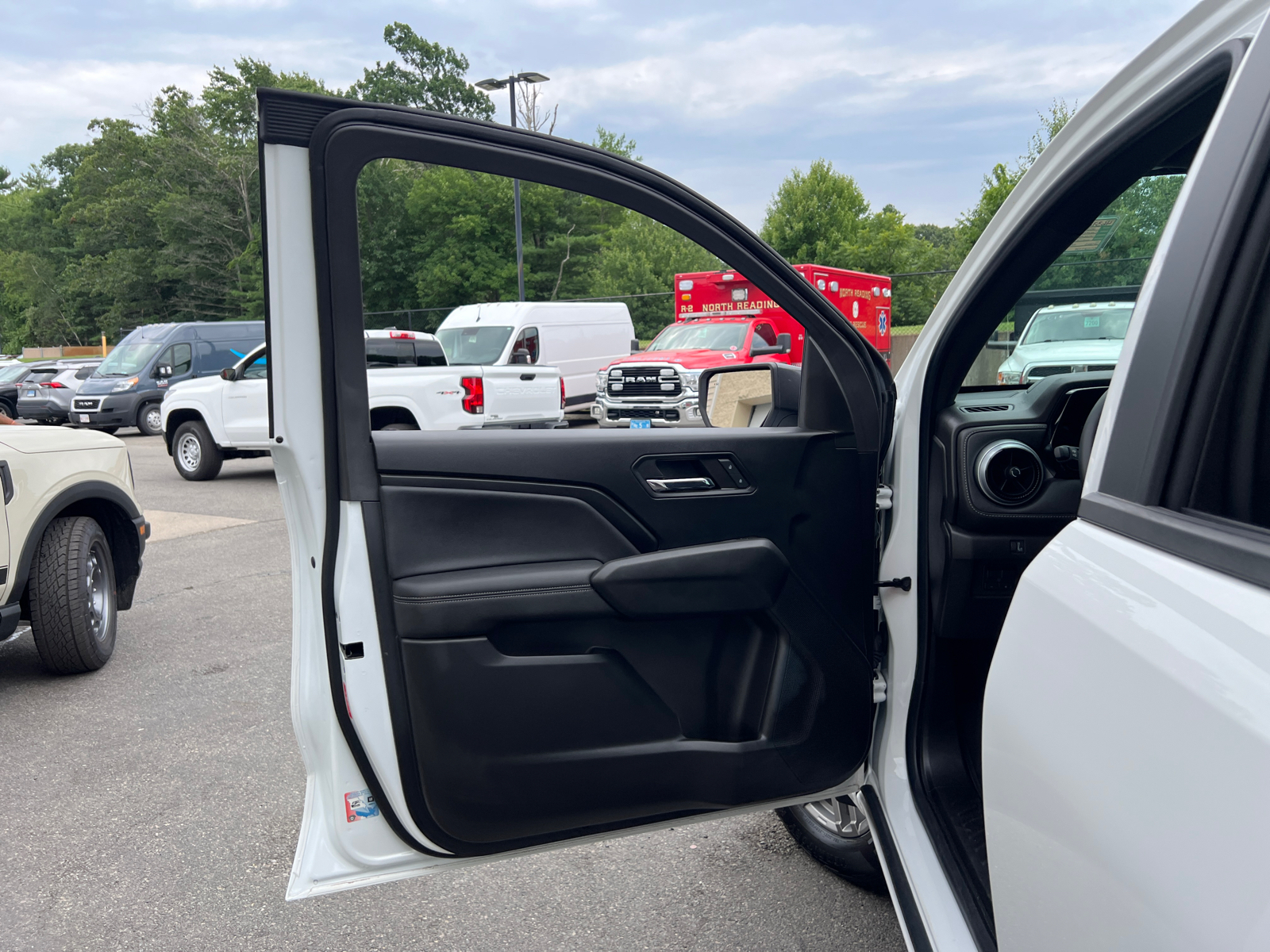 2023 Chevrolet Colorado LT 18