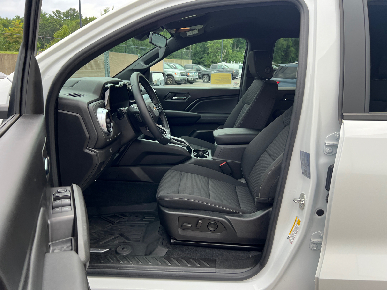 2023 Chevrolet Colorado LT 30