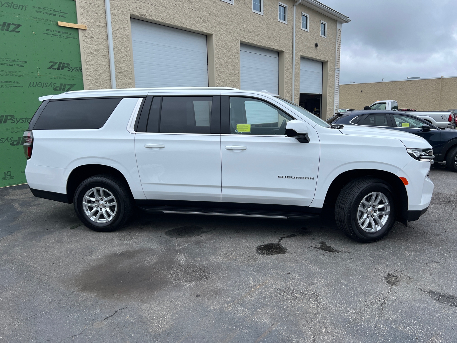 2024 Chevrolet Suburban LT 11