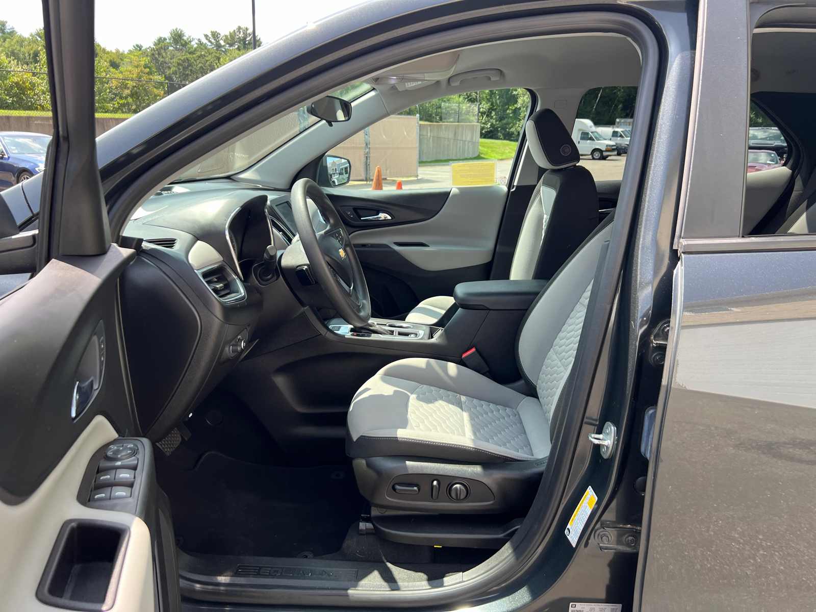 2021 Chevrolet Equinox LS 32