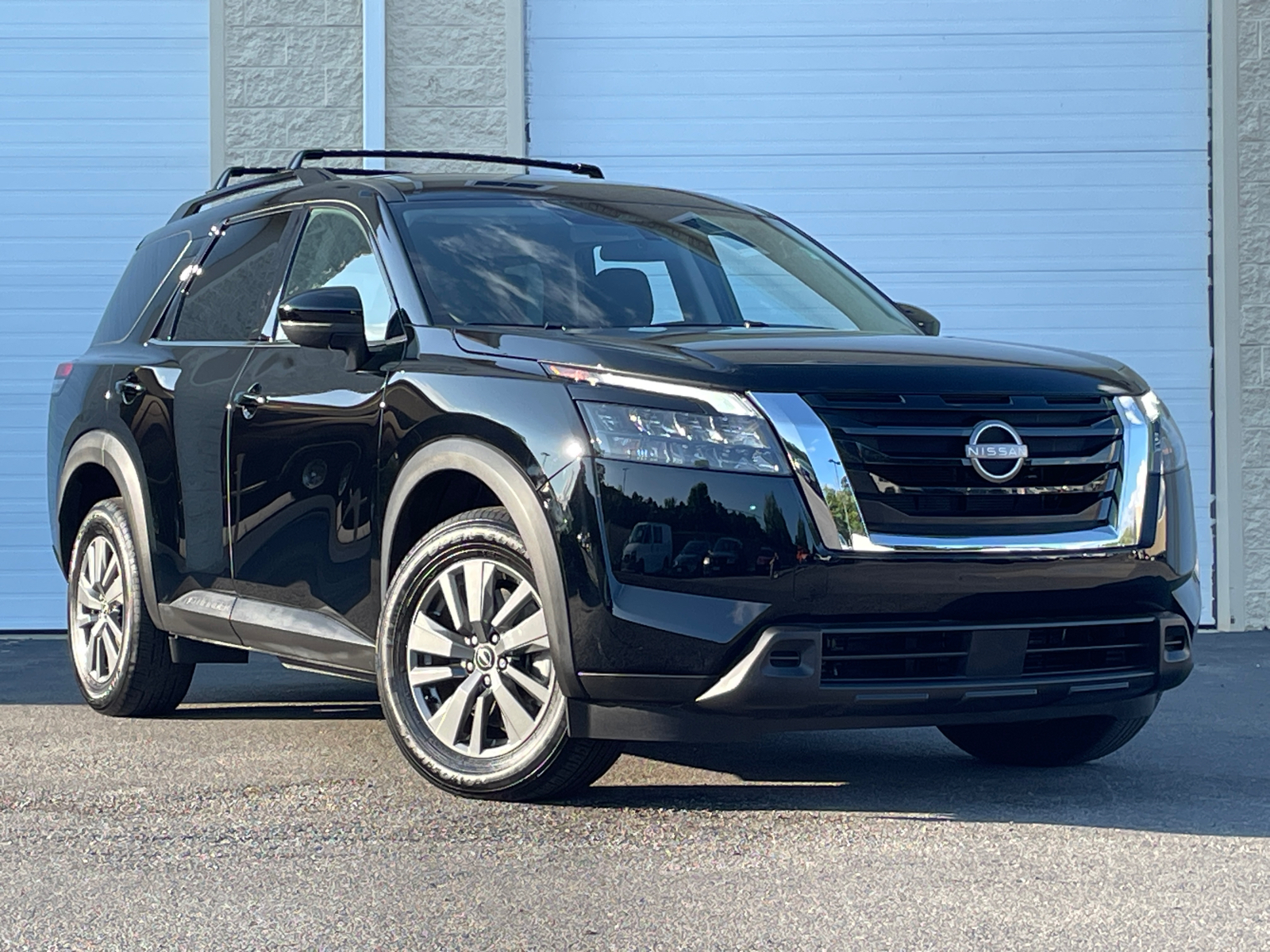 2023 Nissan Pathfinder SV 1