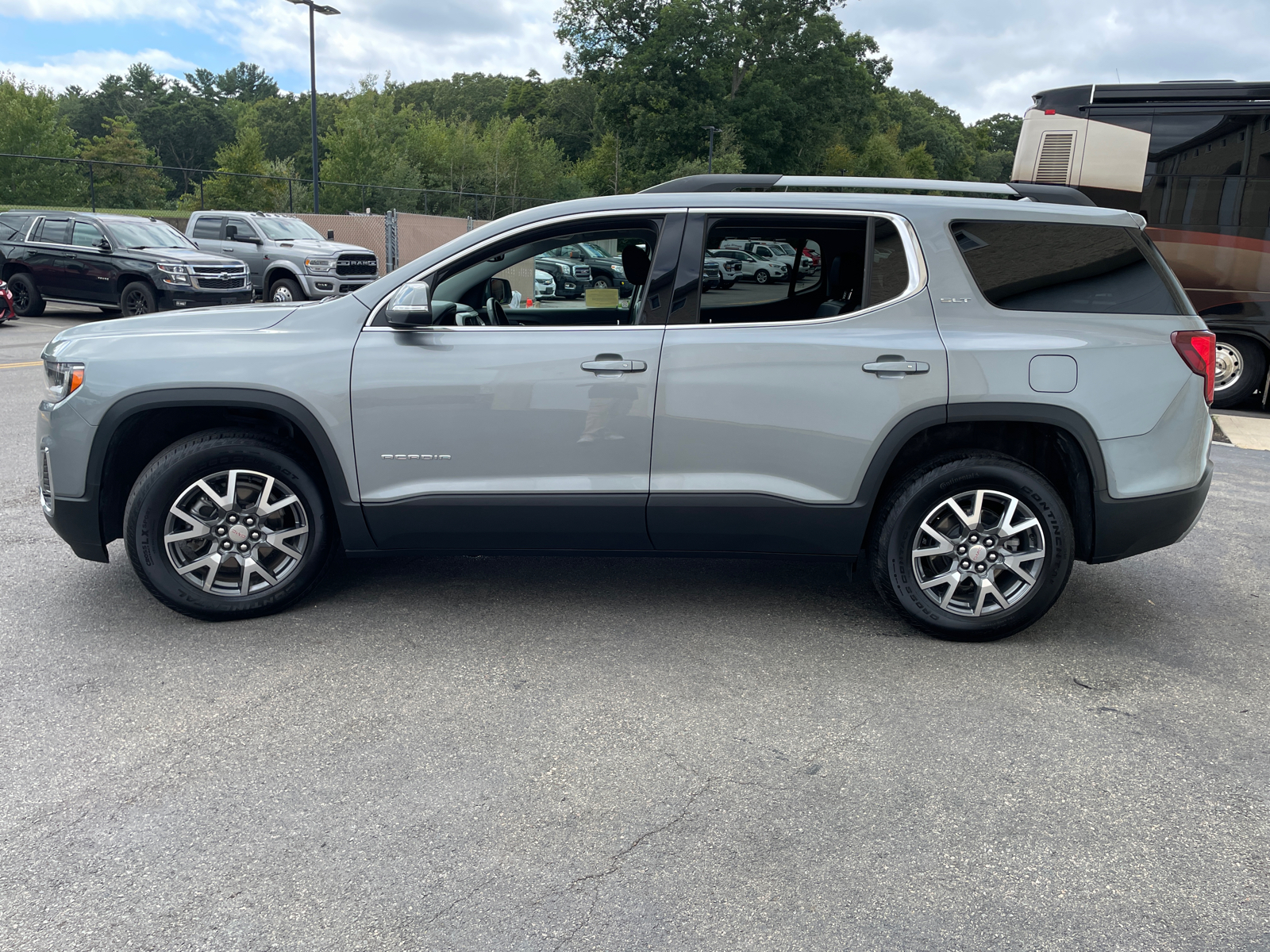 2023 GMC Acadia SLT 6