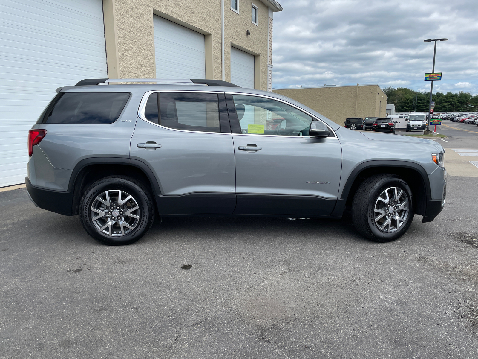 2023 GMC Acadia SLT 16