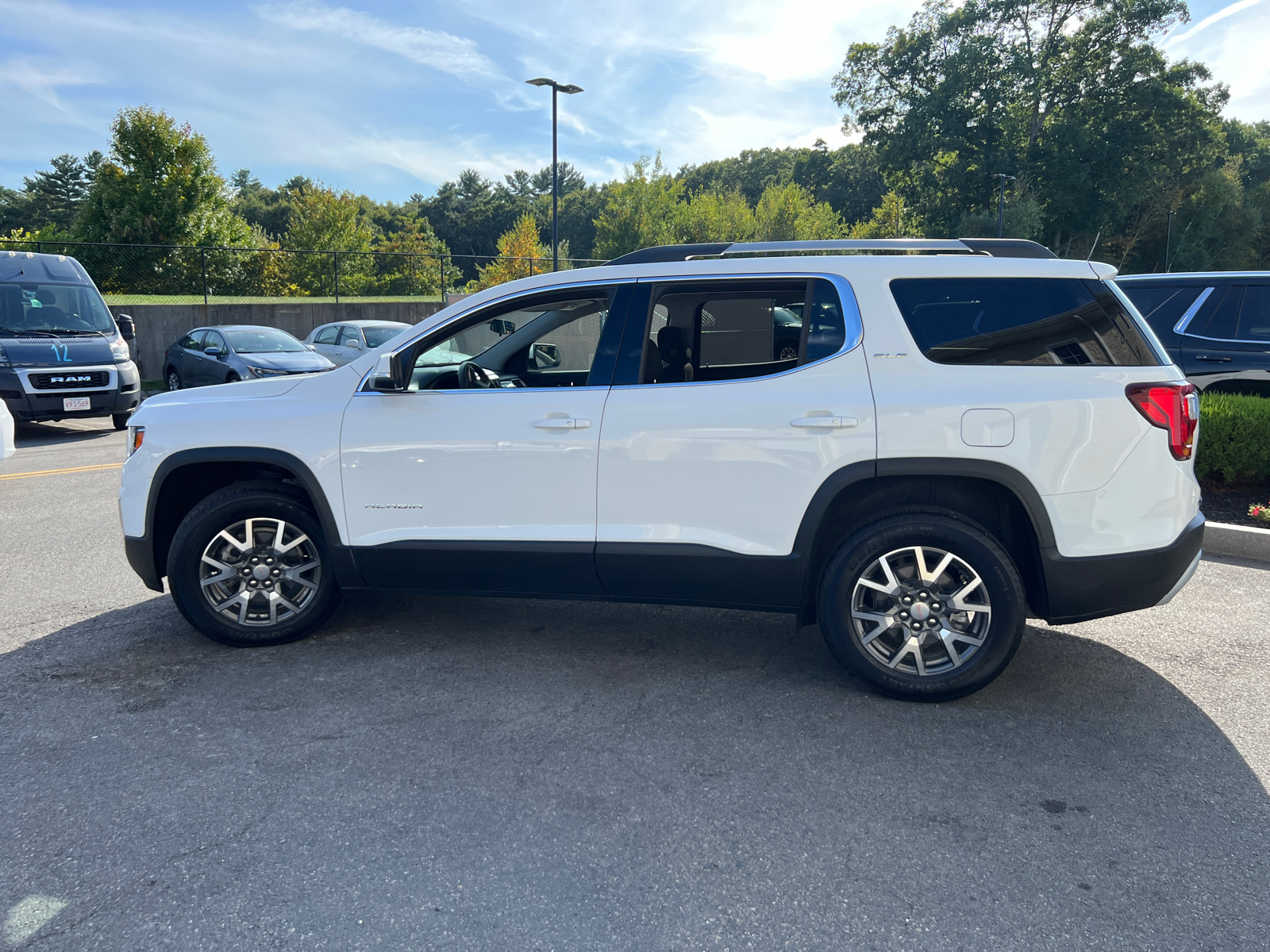 2023 GMC Acadia SLE 5